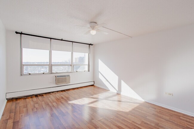 Building Photo - 8801 W Golf Rd