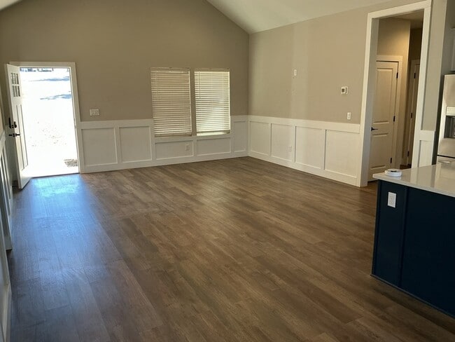 Building Photo - 208 Anchor Rd