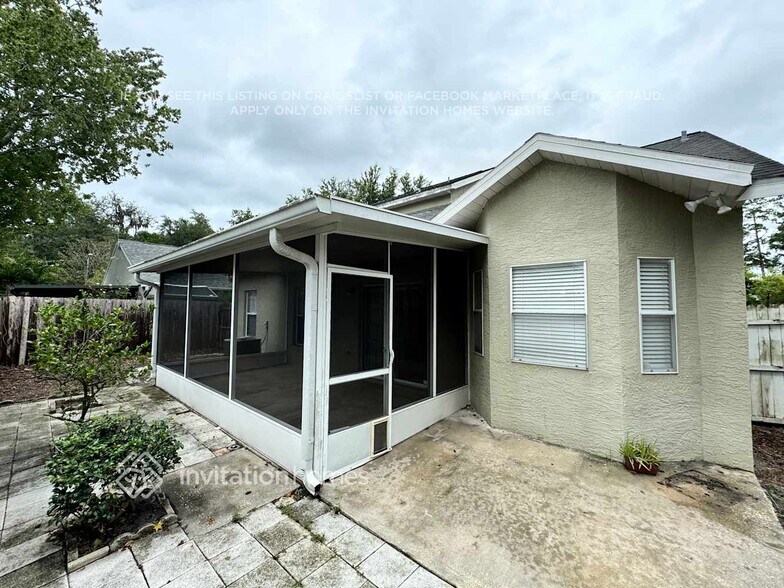 Building Photo - 724 Silver Birch Pl