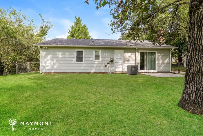 Building Photo - 1670 Village Pl