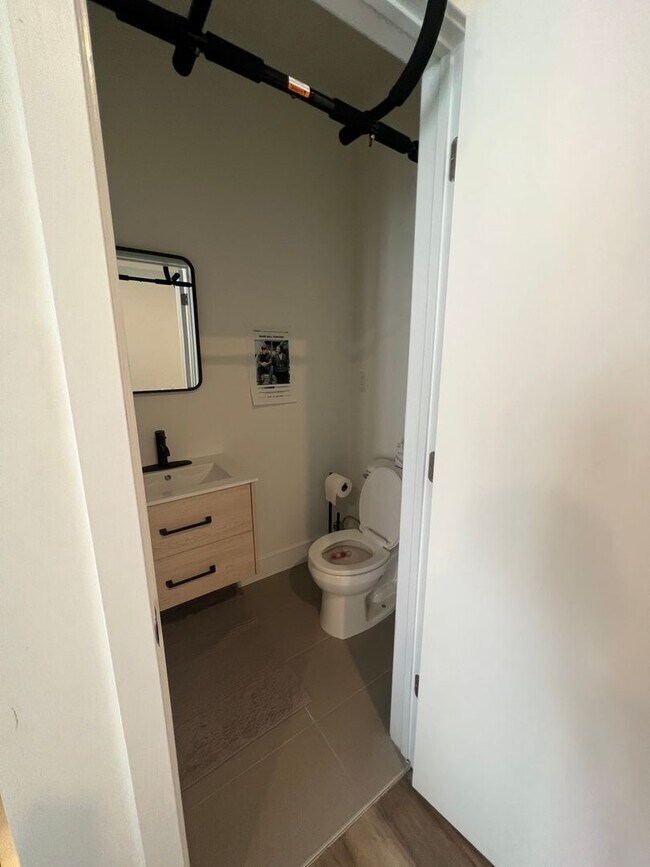 Building Photo - 1610 W Montgomery Ave