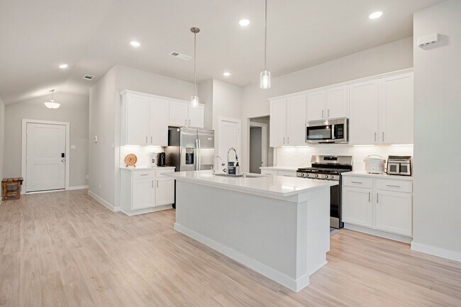 Building Photo - 21670 Wave Holw Dr