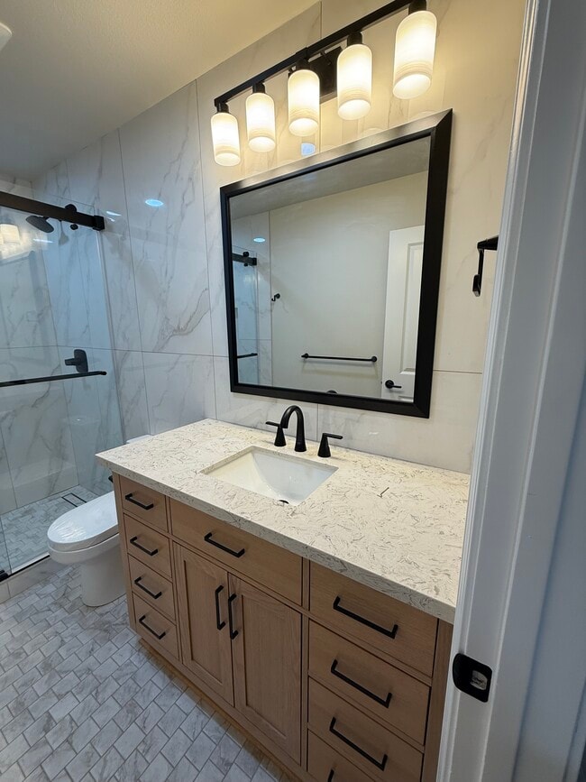 Building Photo - 1127 Dover Dr