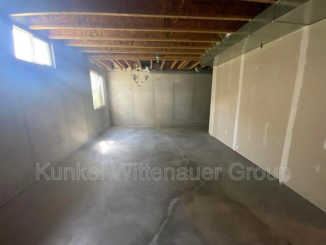 Building Photo - 2437 Larchmont Dr