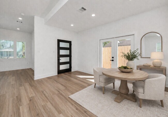 Building Photo - 8106 Locksley Rd