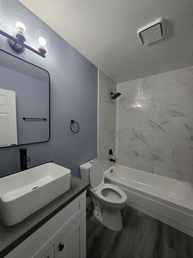Building Photo - 6240 Bellota Dr