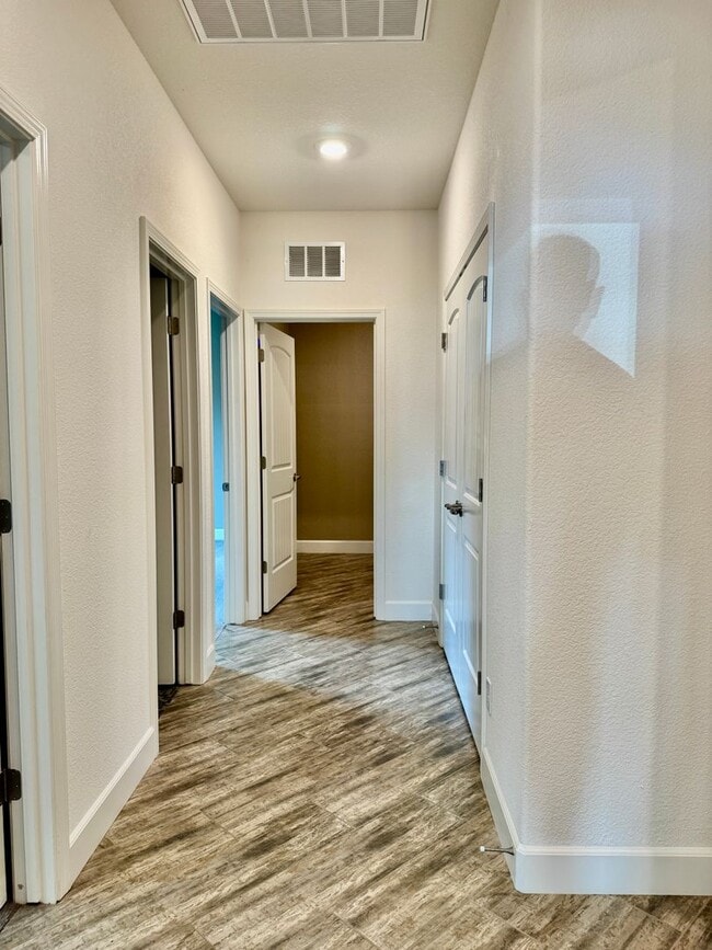 Building Photo - 5 YEARS NEW,  FORMER MODEL HOME BUILT BY LENNAR HOMES, 4 BED, 2.5 BATH, 2 CAR GARAGE