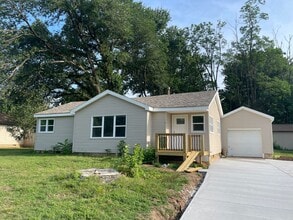 Building Photo - Updated and Located near Mercy Hospital!  ...