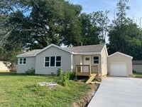 Building Photo - Updated and Located near Mercy Hospital! ...