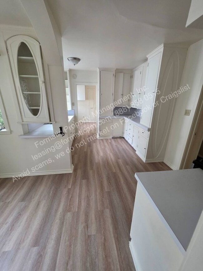 Building Photo - 1720 La Senda Pl