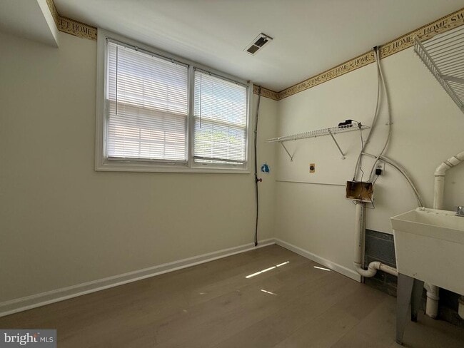 Building Photo - 111 Ben Neuis Pl