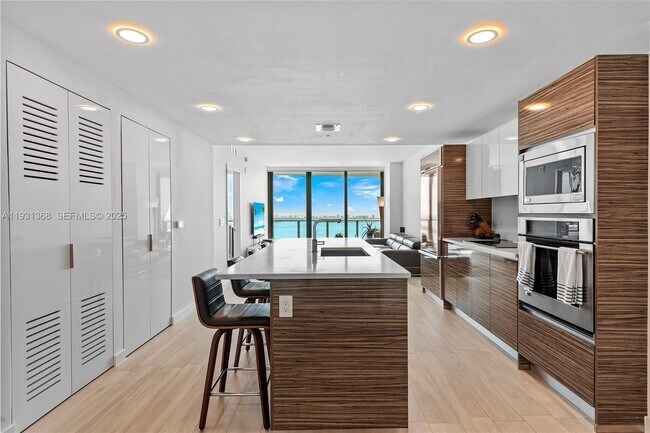 Building Photo - 460 NE 28th St