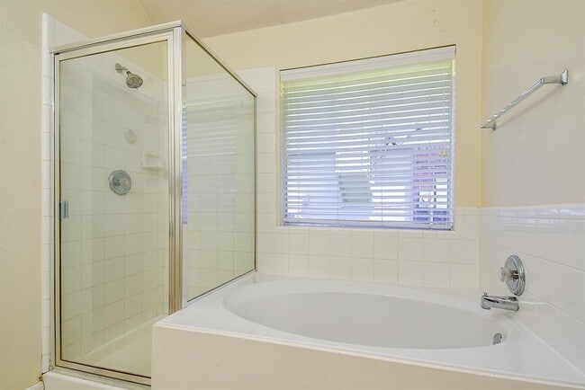 Building Photo - 11703 Pedernales Falls Ln