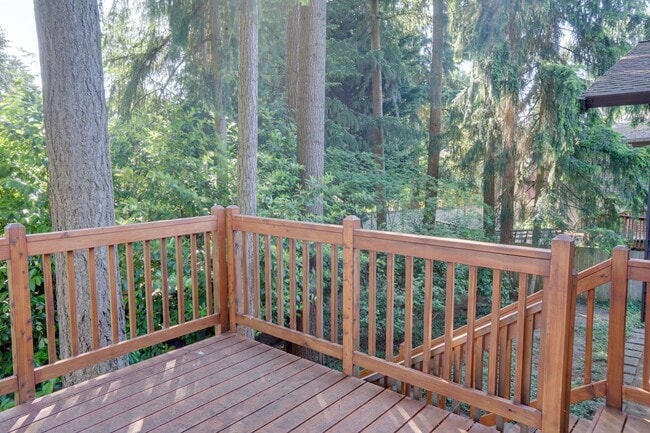 Building Photo - Remodeled Kent East Hill Split level