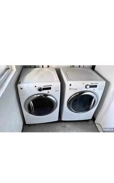 Building Photo - 161 Palisade Ave