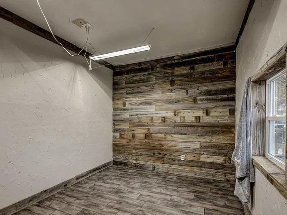 Building Photo - 1427 E Broadway St