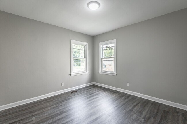 Building Photo - 5107 Sunbeam Ave