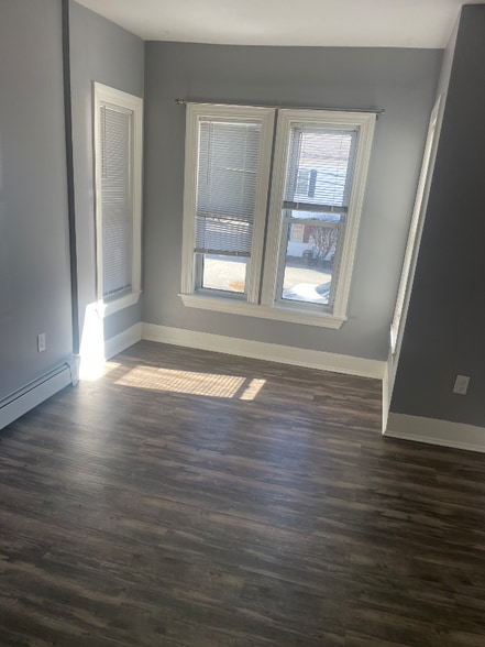 Building Photo - 118 N Main St