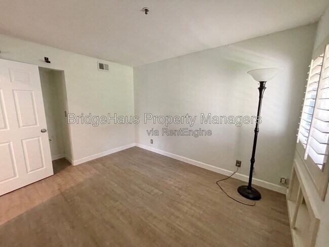 Building Photo - 5765 Friars Rd