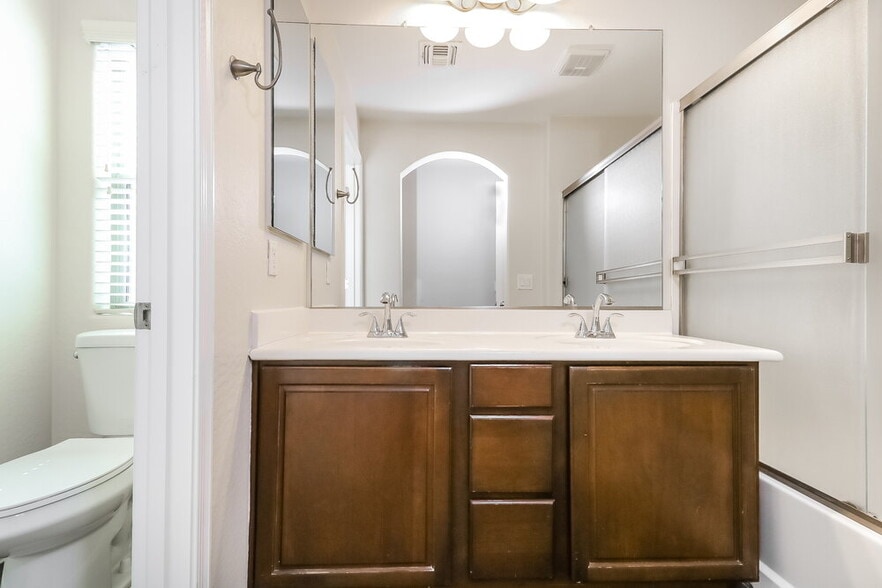 Building Photo - 2519 N 148th Dr