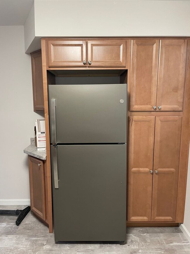 Building Photo - 2 Bedroom, 1.5 Bath Townhouse in LeClaire, IA