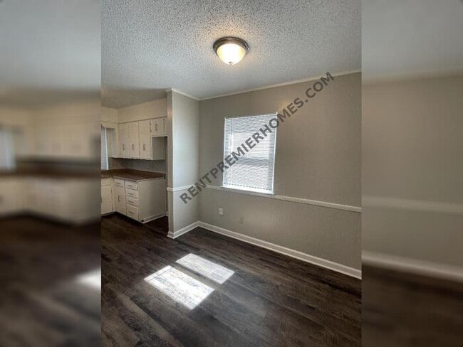 Building Photo - 10001 Forester Cove