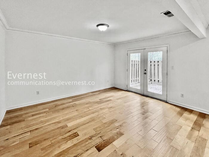 Building Photo - 438 The North Chace