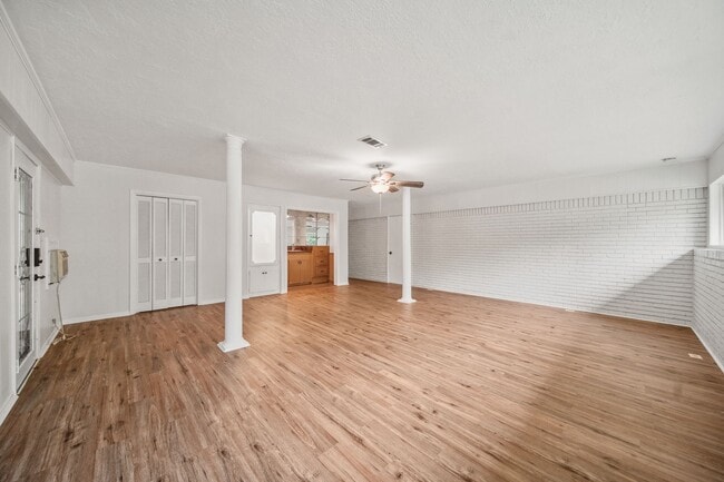 Building Photo - 2019 N Thompson St