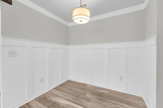 Building Photo - 266 Alexandra Dr