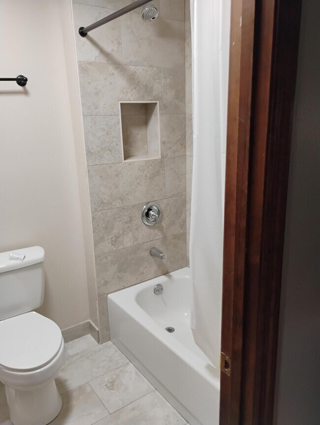 Building Photo - 339 Clover Ln