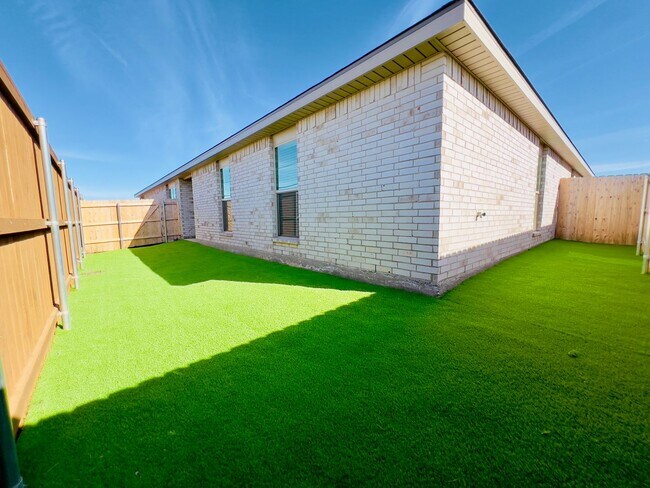 Building Photo - MOVE-IN SPECIAL: Beautiful 3-Bedroom, 2-Bathroom Duplex in Wolfforth – Frenship ISD!