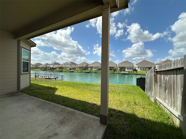 Building Photo - 24810 Adami Veduta Ct