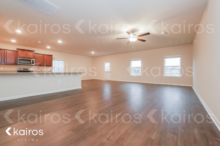 Building Photo - 1041 Pilgrim Ln