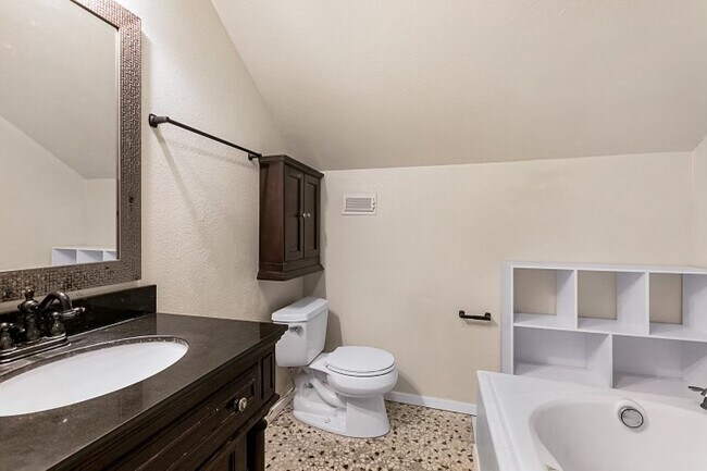 Building Photo - 164 Golden Meadow Dr