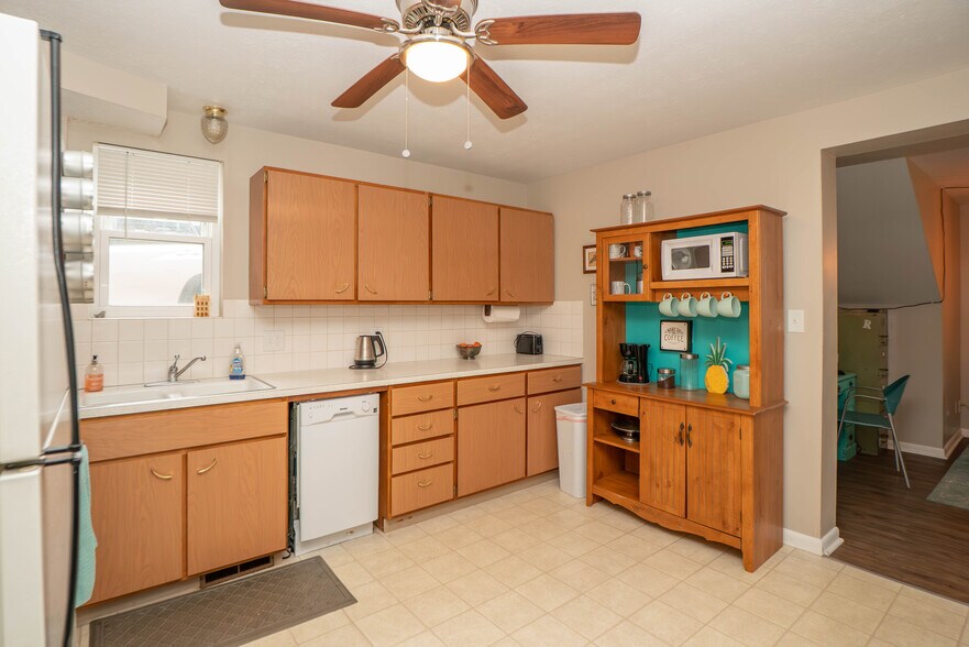 Building Photo - 1753 Cromwell Dr