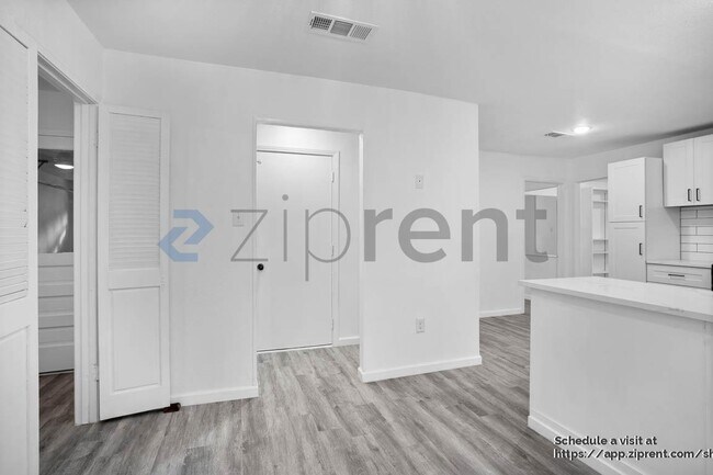 Building Photo - 6829 Shadydale Dr