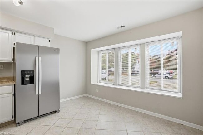 Building Photo - 710 Waters Dr