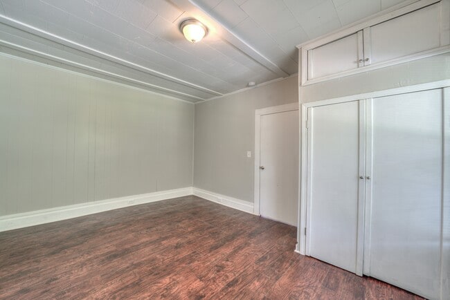 Building Photo - 620 N Moran St