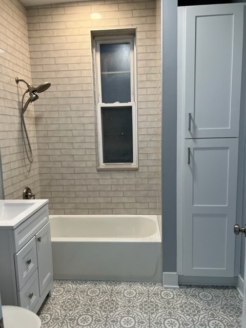 Bathroom - 3327 W Hirsch St