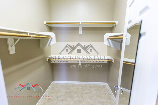 Building Photo - 544 N Alma School Rd