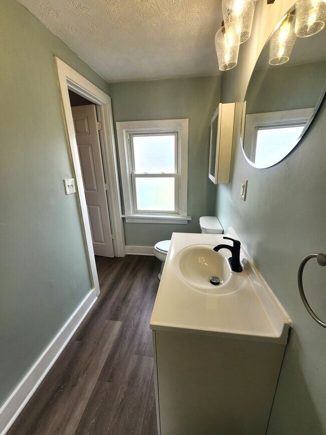 Building Photo - Duplex W 47th