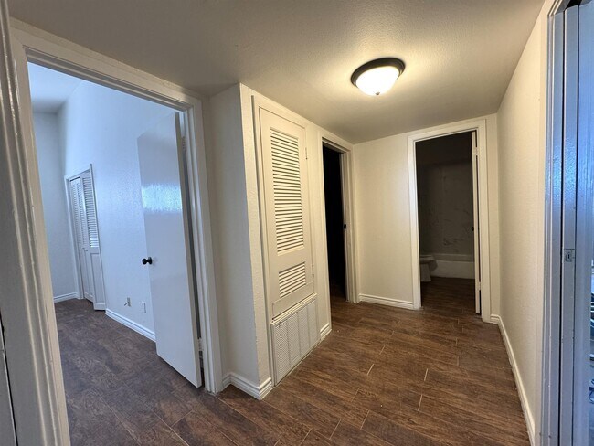 Building Photo - 777 Clouse Dr