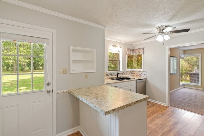Building Photo - 4410 Goshen Lake Dr S