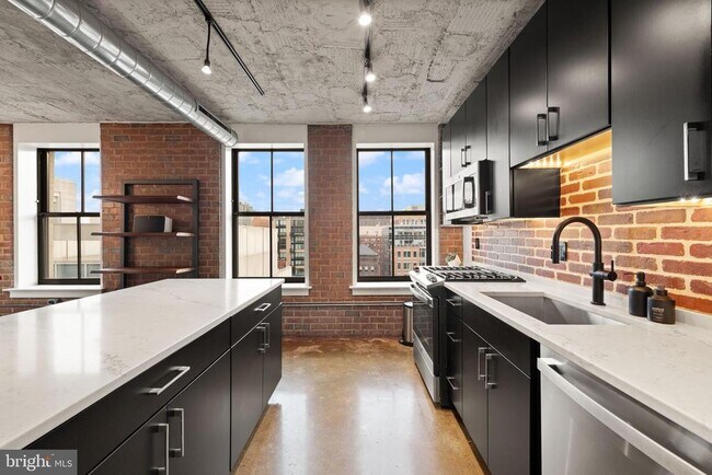 Building Photo - 916 G St NW