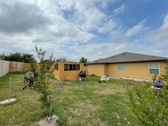 Building Photo - 600 Lakemont Dr