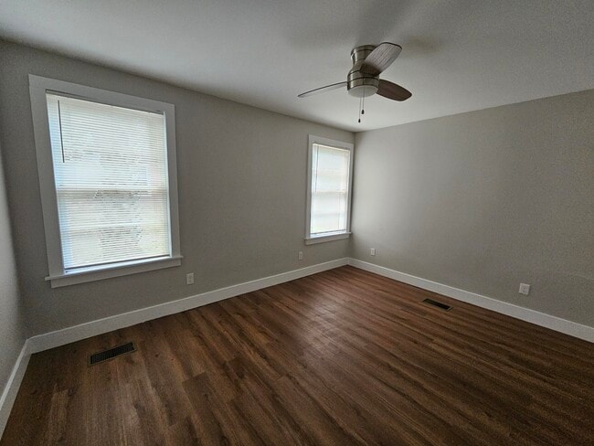 Building Photo - 4 W De Soto St