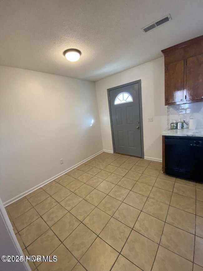 Building Photo - 102 Shiloh Dr