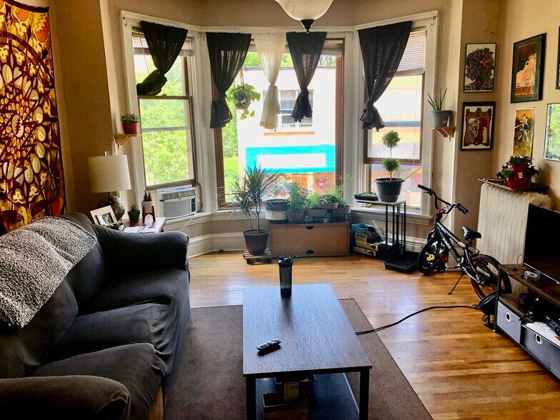 Building Photo - 419 State St