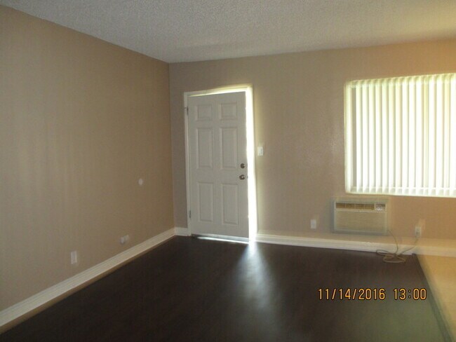 Building Photo - 2114 S Mallul Dr