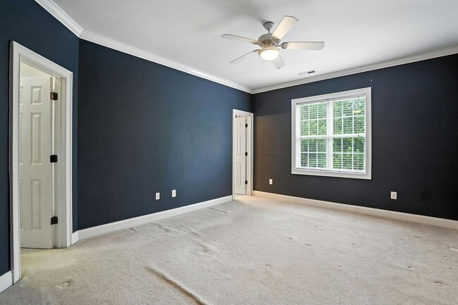 Building Photo - BEAUTIFUL BRICK FRONT TOWNHOME HOLLY SPRINGS!